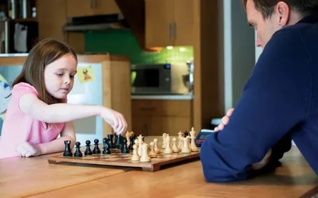 How can kids learn chess at home with Chessbrainz Ind's help?