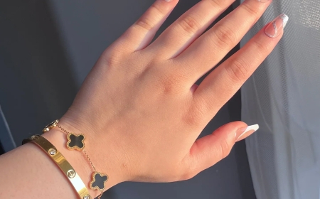 Van Cleef & Arpels – A Legacy of Fine Jewelry Now Available Online