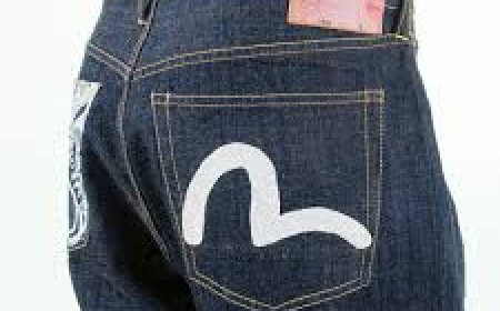 Painted Legends: The Artistry of Evisu’s Back Pockets