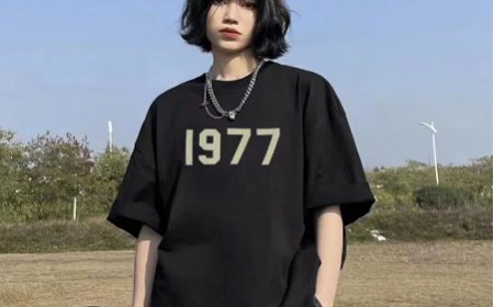 Hoodies and sweatpant ,tracksuit are comfortable