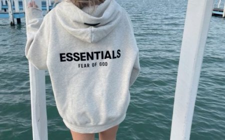 Essentials Hoodie: A Perfect Blend of Comfort, Style, and Minimalism
