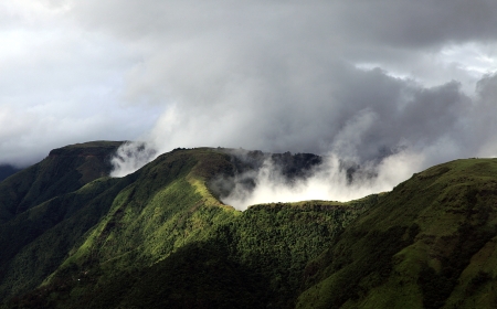 Explore Northeast Beauty with Our Meghalaya Trip Package Today