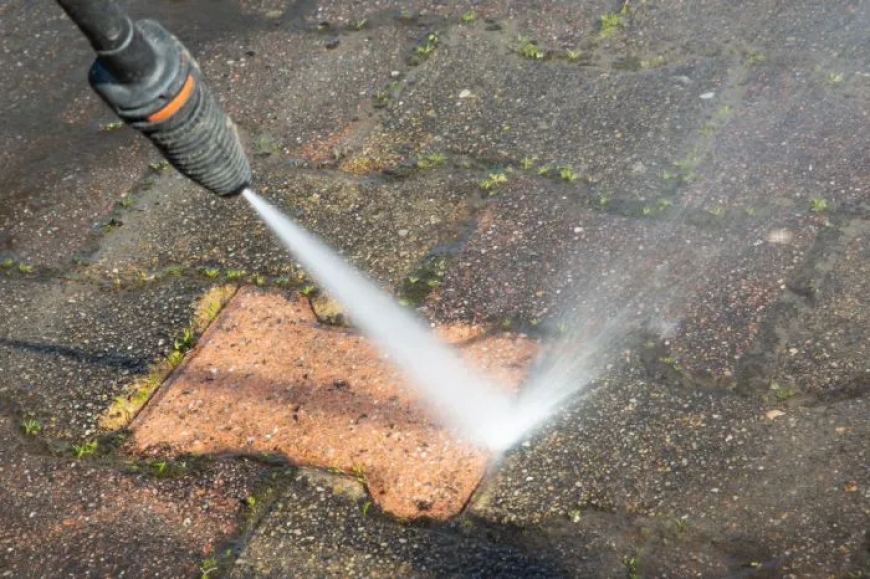 What’s the Difference Between Pressure Washing and Power Washing?